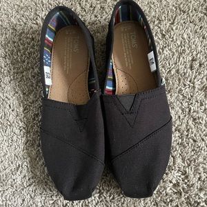 Women’s Black Toms